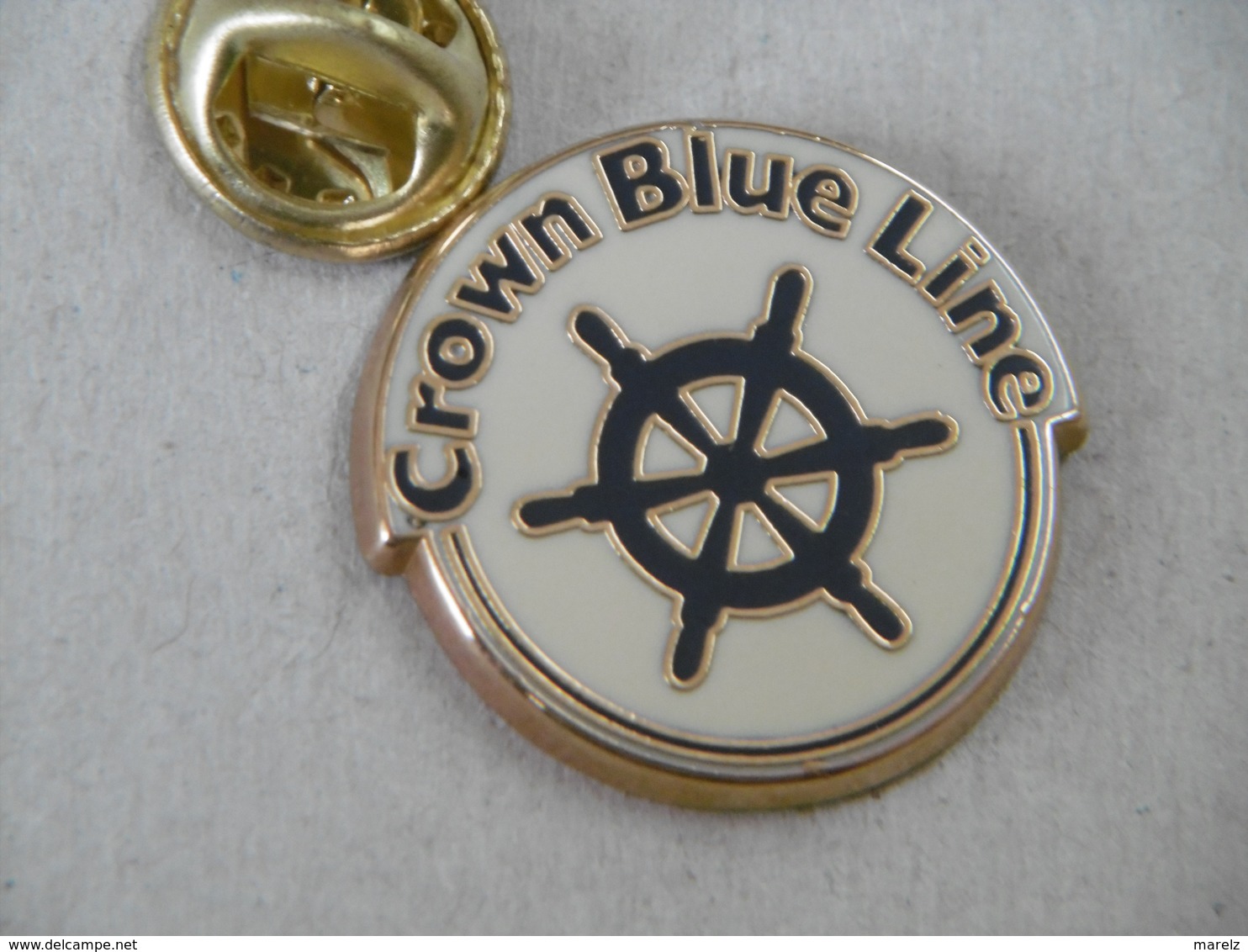 Pin's - CROWN BLUE LINE Location De BATEAUX - Gourvernail De Bateau - Boats