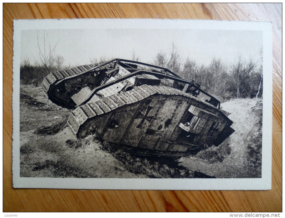 51 : Tank Allemand Immobilisé Par L'artillerie Française Sur La Route De Suippes  - Militaria : 1914-1918 - (n°1812) - Equipment