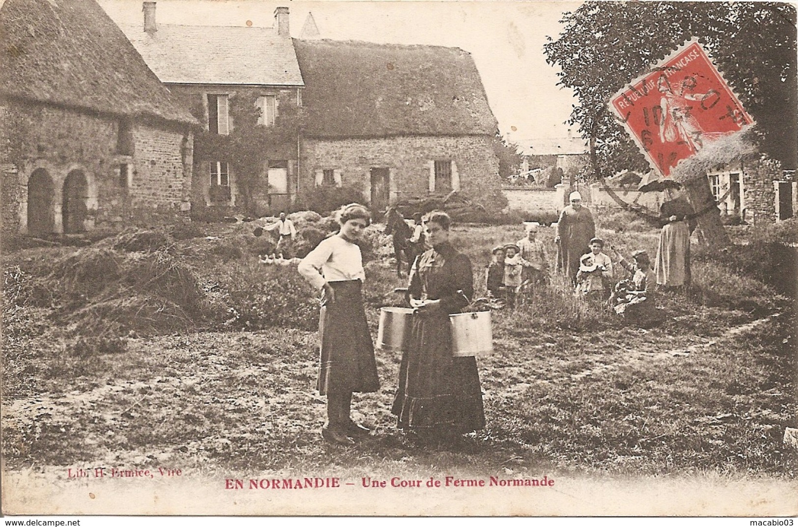 En Normandie Une Cour De Ferme Normande  Réf 4582 - Basse-Normandie