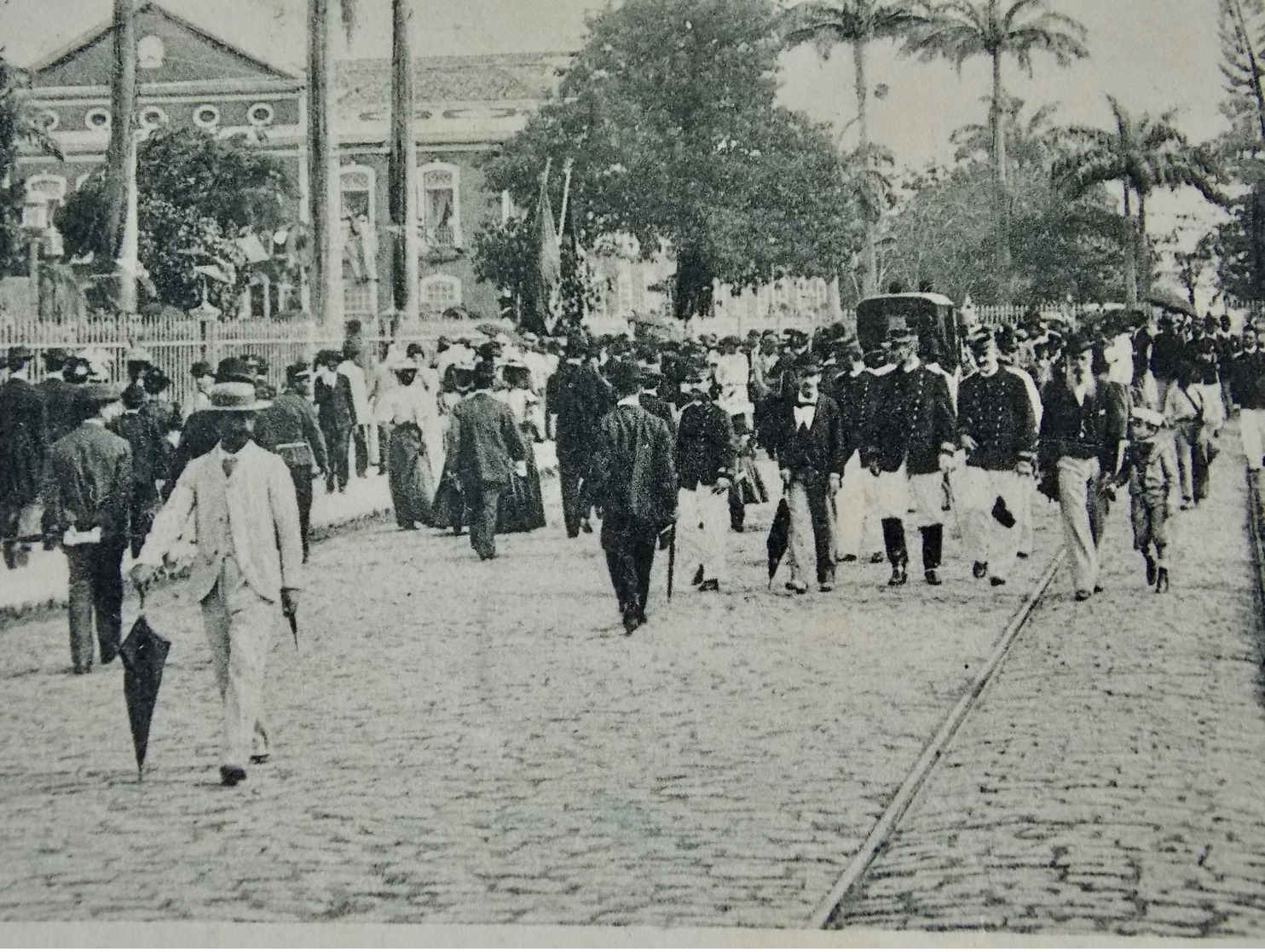 CPA Carte Postale Postcard - Brasil Brazil - PERNAMBUCO - 1905 Animated Street - Military Procession - Recife