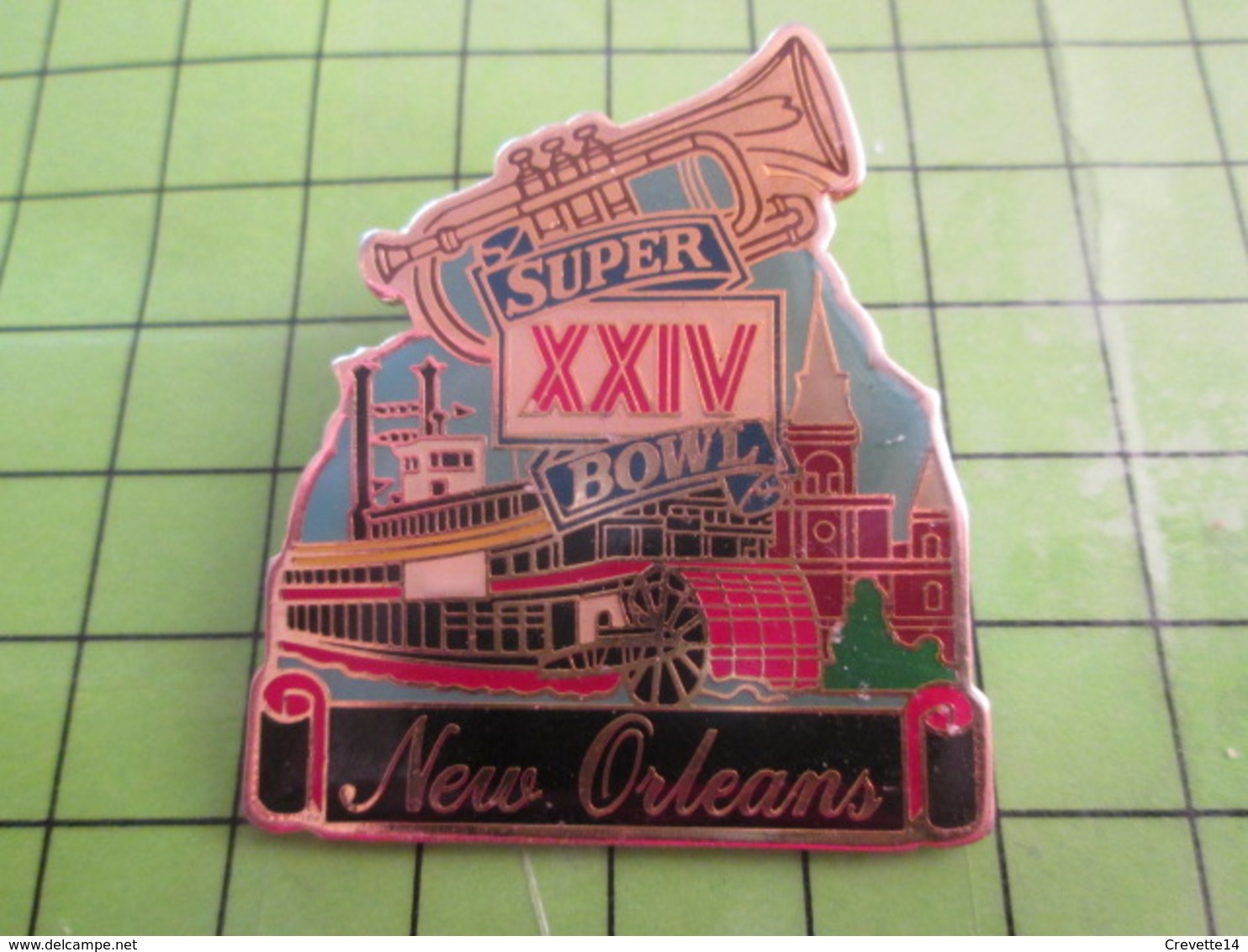 1012C Pin's Pins / Rare Et De Belle Qualité / THEME SPORTS / Grand Pins FOOTBALL AMERICAIN SUPER BOWL XXIVe NEW ORLEANS - Football