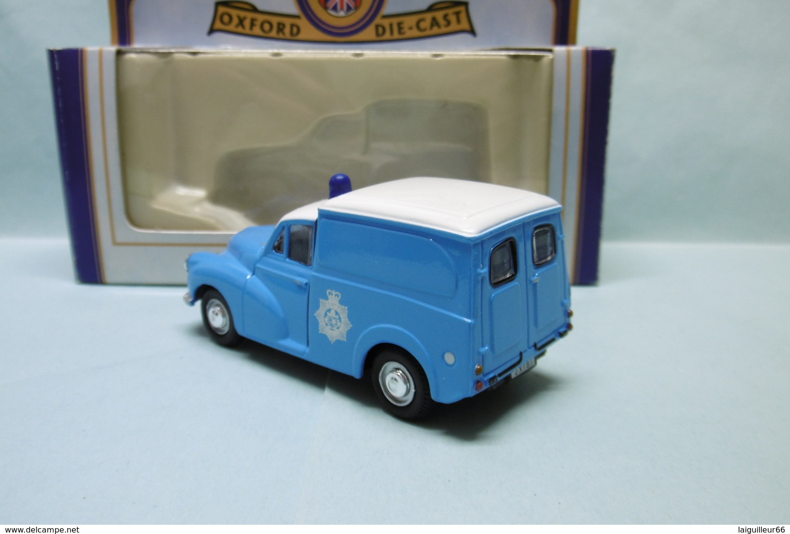 Oxford - MORRIS MINOR 1000 Van POLICE BERMUDA Réf. MM046 BO 1/43 - Commercial Vehicles