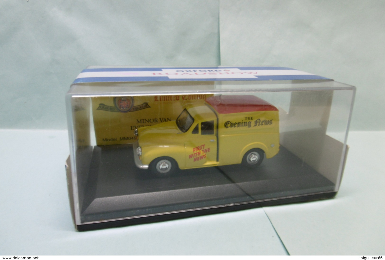 Oxford - MORRIS MINOR 1000 Van EVENING NEWS Réf. MM049 BO 1/43 - Commercial Vehicles