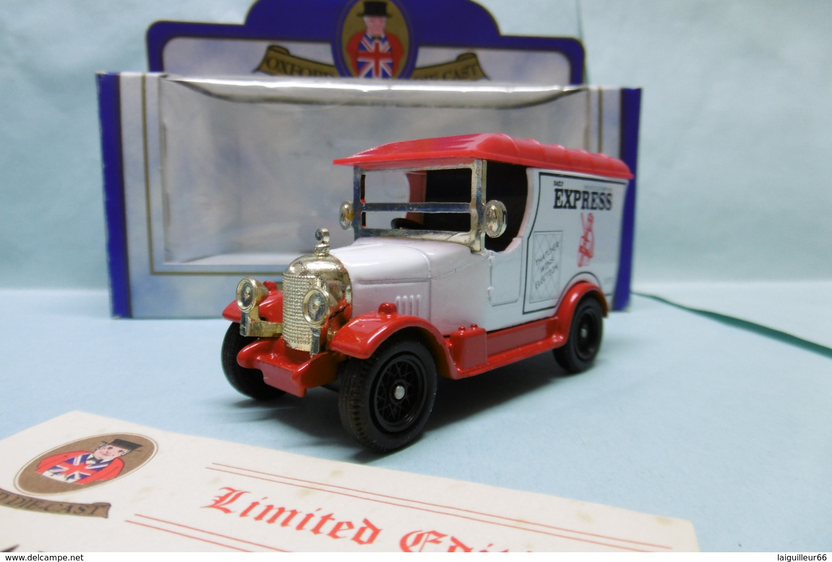 Oxford - MORRIS BULLNOSE Van DAILY EXPRESS Réf. 174 BO 1/43 - Commercial Vehicles