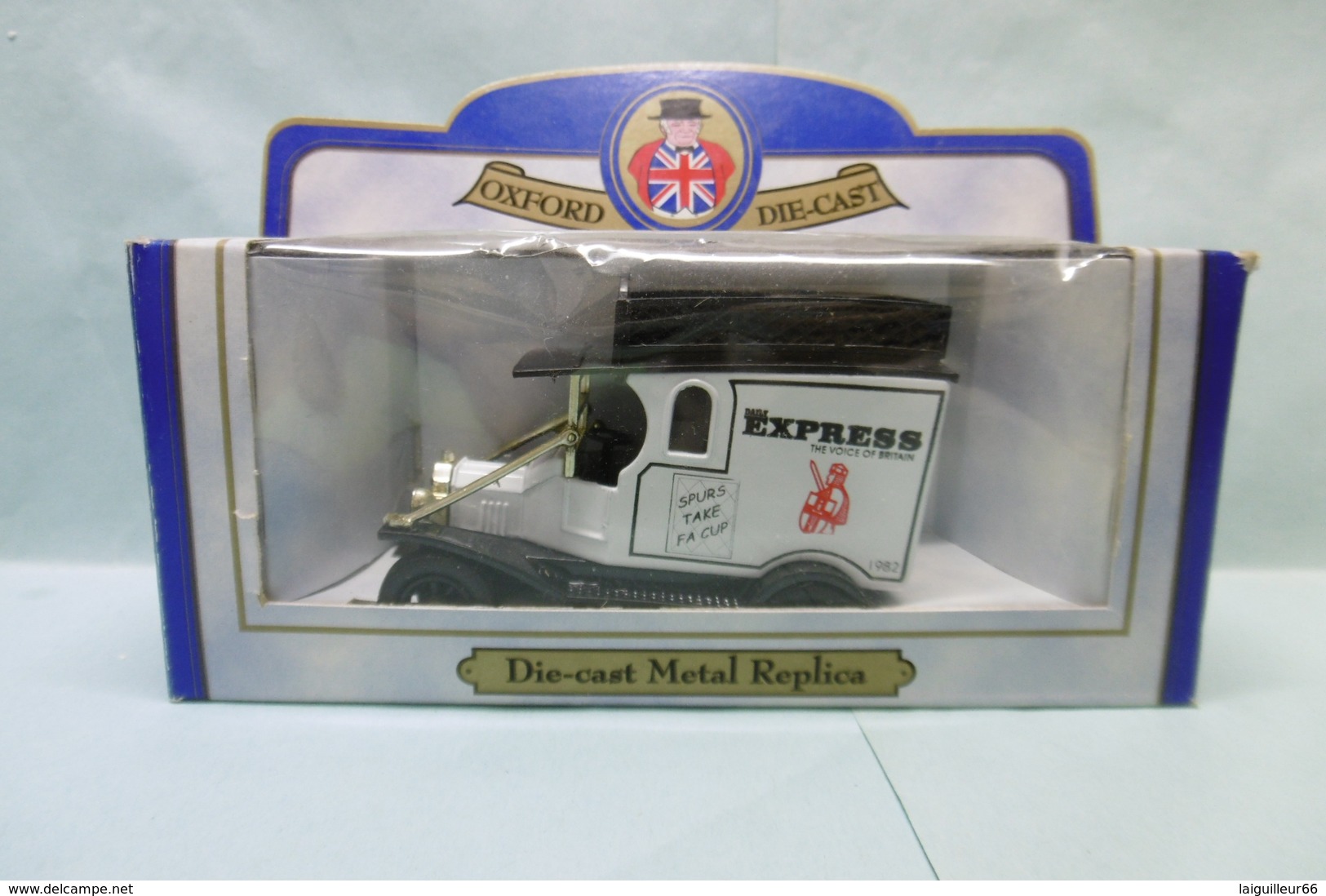 Oxford - FORD MODEL T Van DAILY EXPRESS Réf. 100T BO 1/43 - Commercial Vehicles