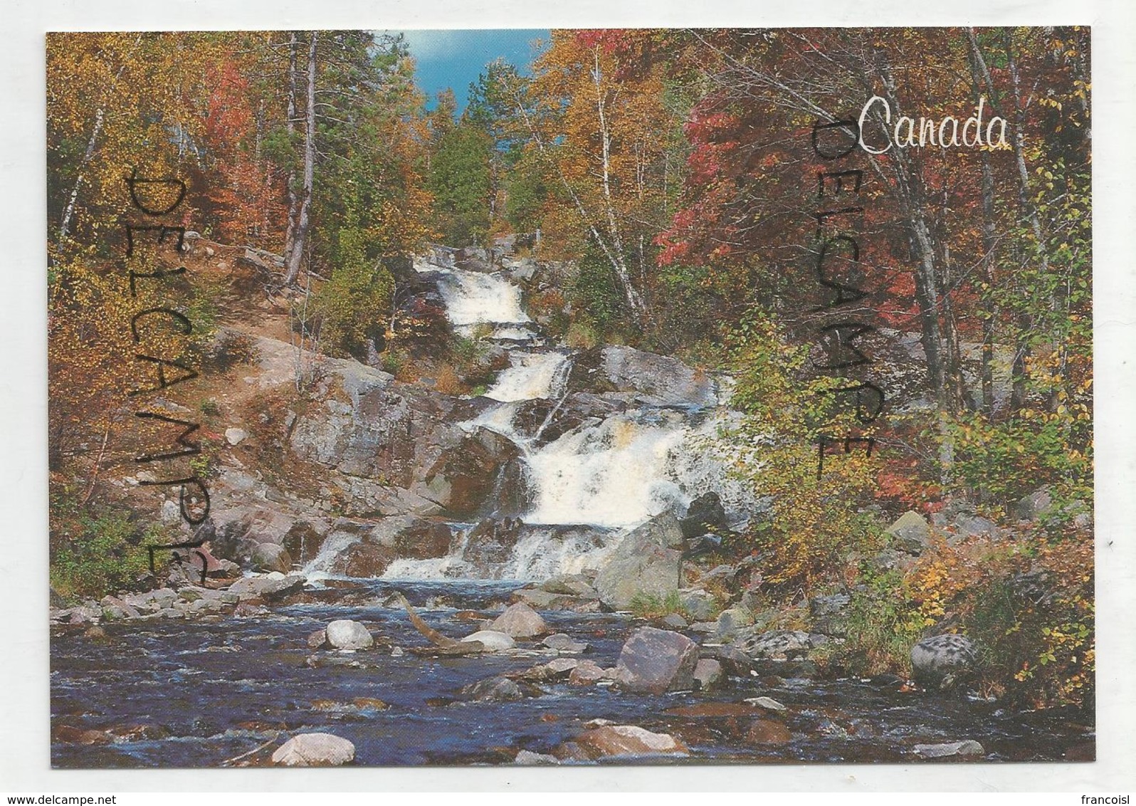 La Beauté Des Lieux Sauvages Du Canada. Cascade Dans Une Forêt. - Cartes Modernes