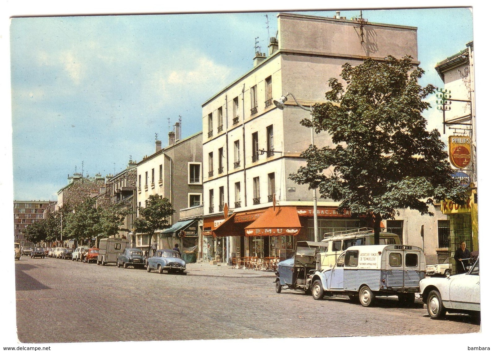 IVRY - Avenue M.Thorez Avec Voitures Anciennes Et Commerces - Ivry Sur Seine