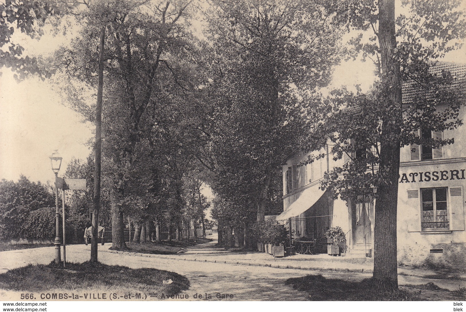 77 . Seine Et Marne .  Combs La Ville .avenue De La Gare . - Combs La Ville