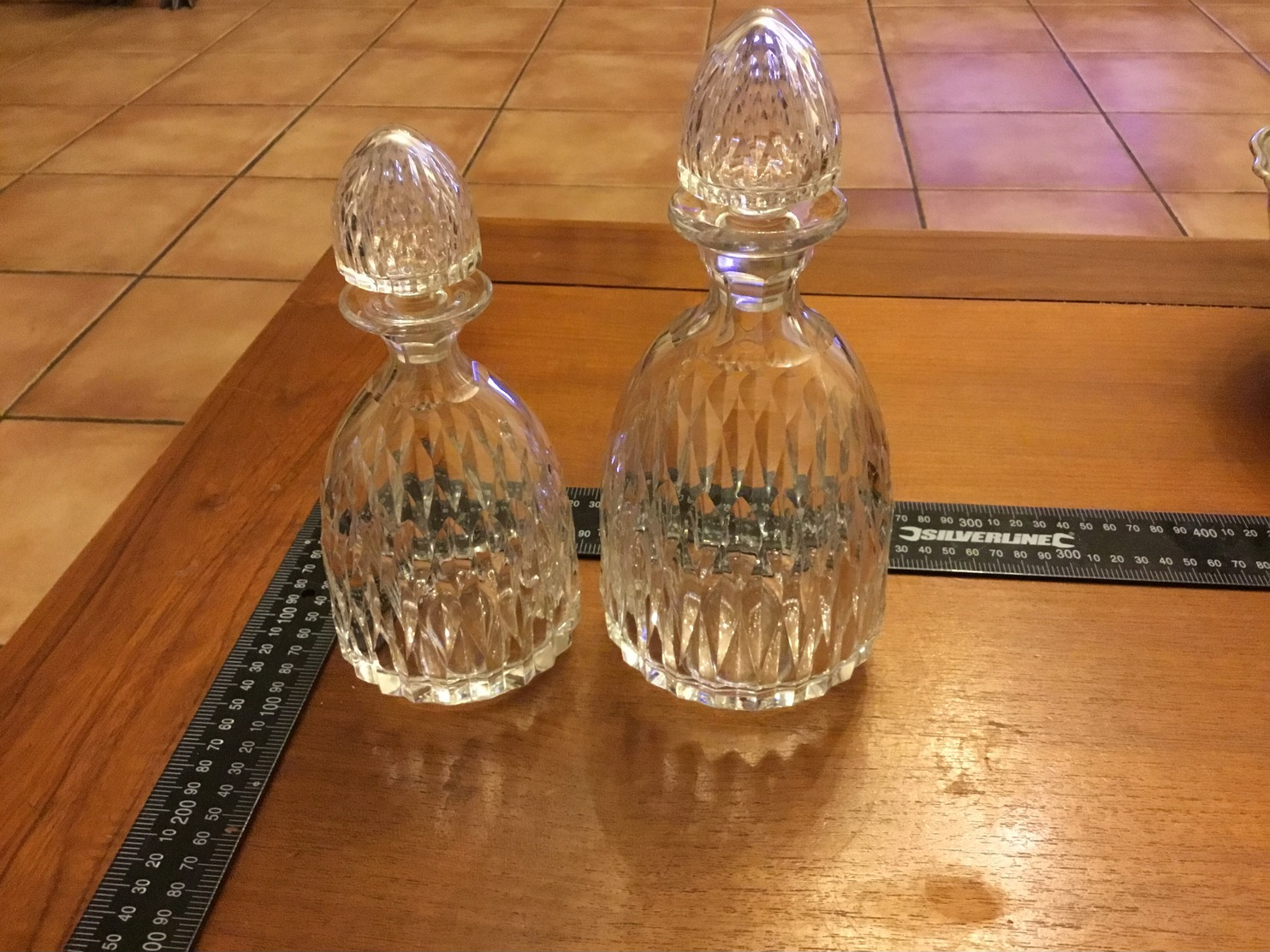 Lot 2 Carafe En Cristal à Whisky Et Eau De Vie (baccarat,saint Louis) - Glas & Kristall