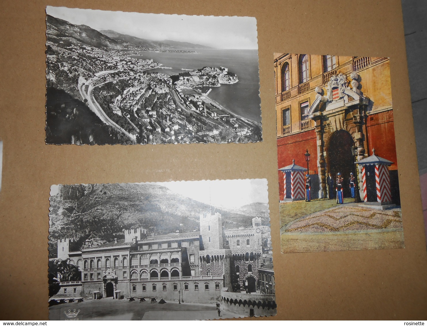 Lot De 3 CP/  MONACO Le Palais + Vue Générale + Carabiniers De S.a.s. Avec Le Prince De Monaco Devant L'entrée Du Palais - Collections & Lots