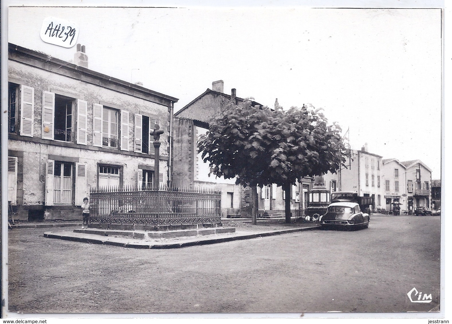 GERZAT- PLACE DE L EGLISE- DS CITROEN GAREE PLACE DE L EGLISE- CIM 632311 - Altri & Non Classificati