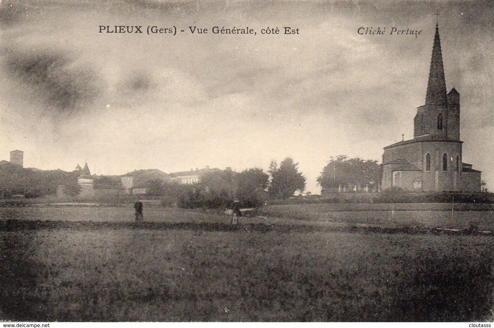 PLIEUX ) GERS  -BELLE ET RARE  CARTE  VUE GENERALE CÖTE OUEST -LE VILLAGE  L'EGLISE -PERTUZE - Otros & Sin Clasificación