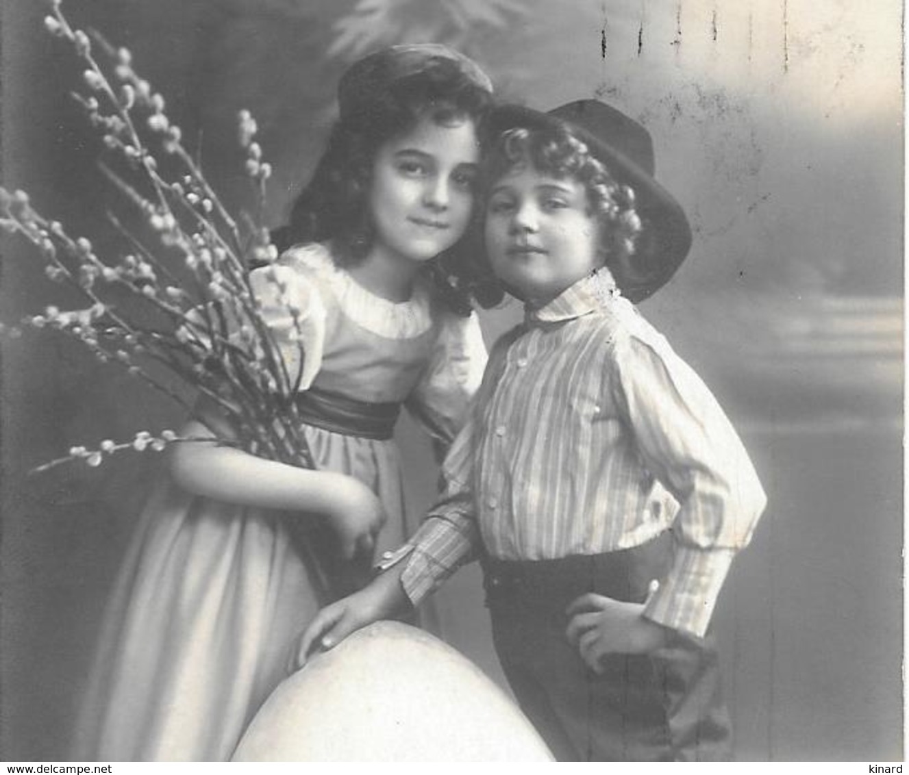 CPA.   ENFANT.....ARTISTIQUE.. LES SOEURS REINWALD.... FRÖHLICHEOSTERN...1911..TBE SCAN - Ritratti