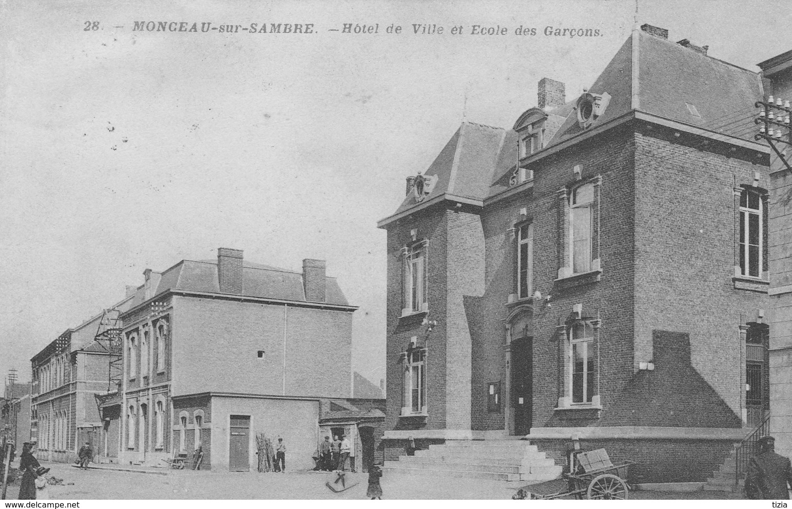 Monceau Sur- Sambre. Hôtel Ce Ville Et Ecole Des Garçons.--+scan--- - Autres & Non Classés