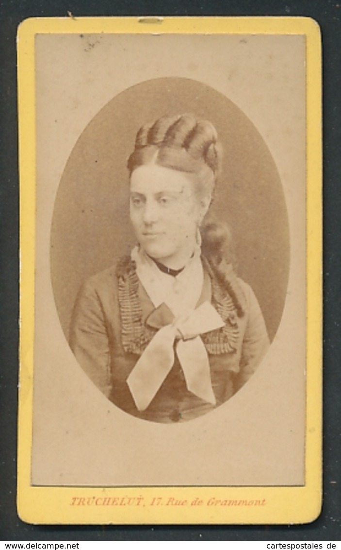 Photo Truchelut, Paris, Portrait De Junge Dame Avec Zeitgenöss. Frisur - Personnes Anonymes