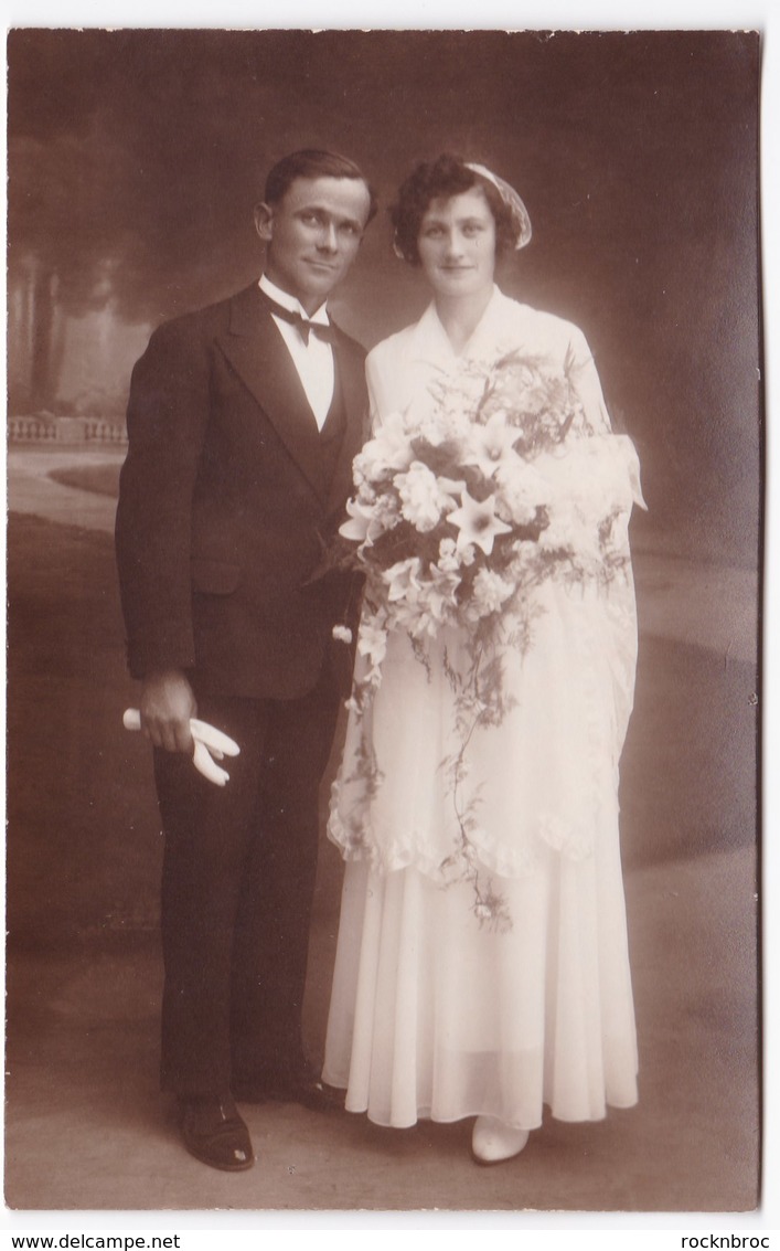 Ancienne Carte Photo Mariage Couple Robe Coiffe Costume - Personnes Anonymes