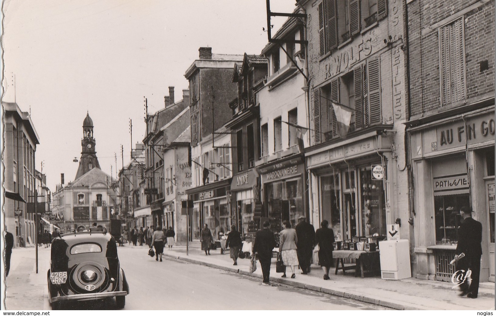 ROMILLY SUR SEINE - LA RUE DE LA BOULE D'OR - SUPERBE CARTE PHOTO TRES ANIMEE DES ANNEES 50, COMMERCES, 2 SCANNS - TOP ! - Romilly-sur-Seine