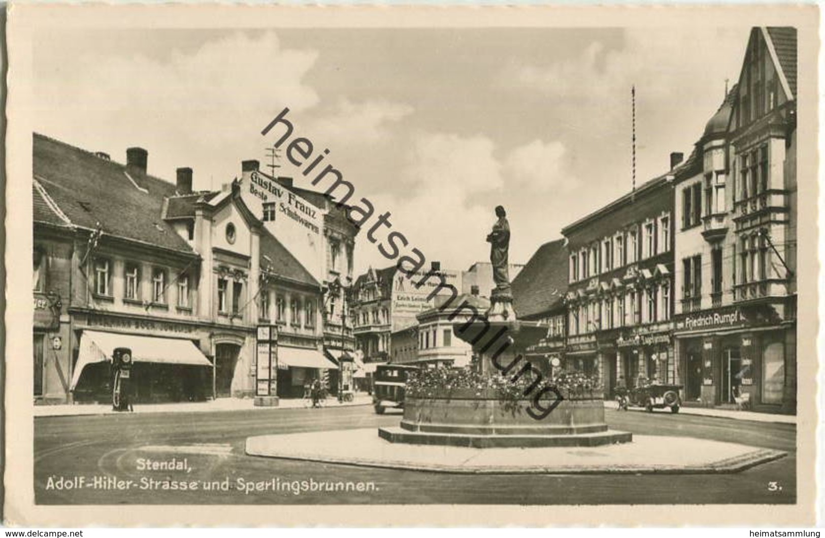 Stendal - Adolf-Hitler-Strasse Und Sperlingsbrunnen - Tankstelle - Foto-AK - Verlag Trinks & Co. Leipzig - Stendal