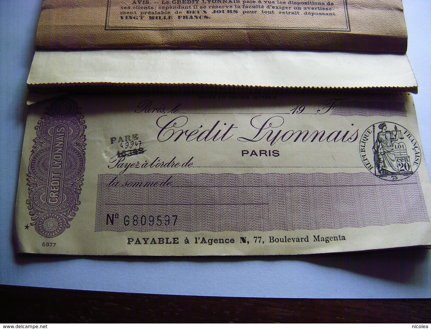 Chèque Rare Carnet De Chèques Du Credit Lyonnais Agence 77 Boulevard Magenta Paris Années 1920/30 Reste 4 Chèques - Schecks  Und Reiseschecks