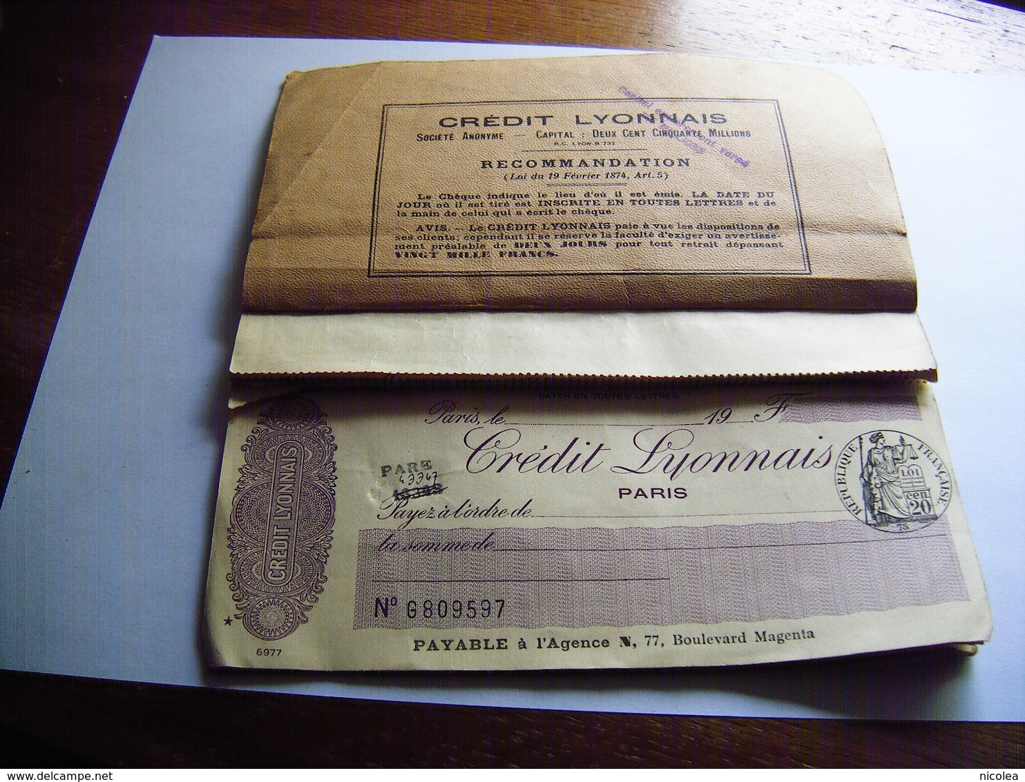 Chèque Rare Carnet De Chèques Du Credit Lyonnais Agence 77 Boulevard Magenta Paris Années 1920/30 Reste 4 Chèques - Cheques En Traveller's Cheques