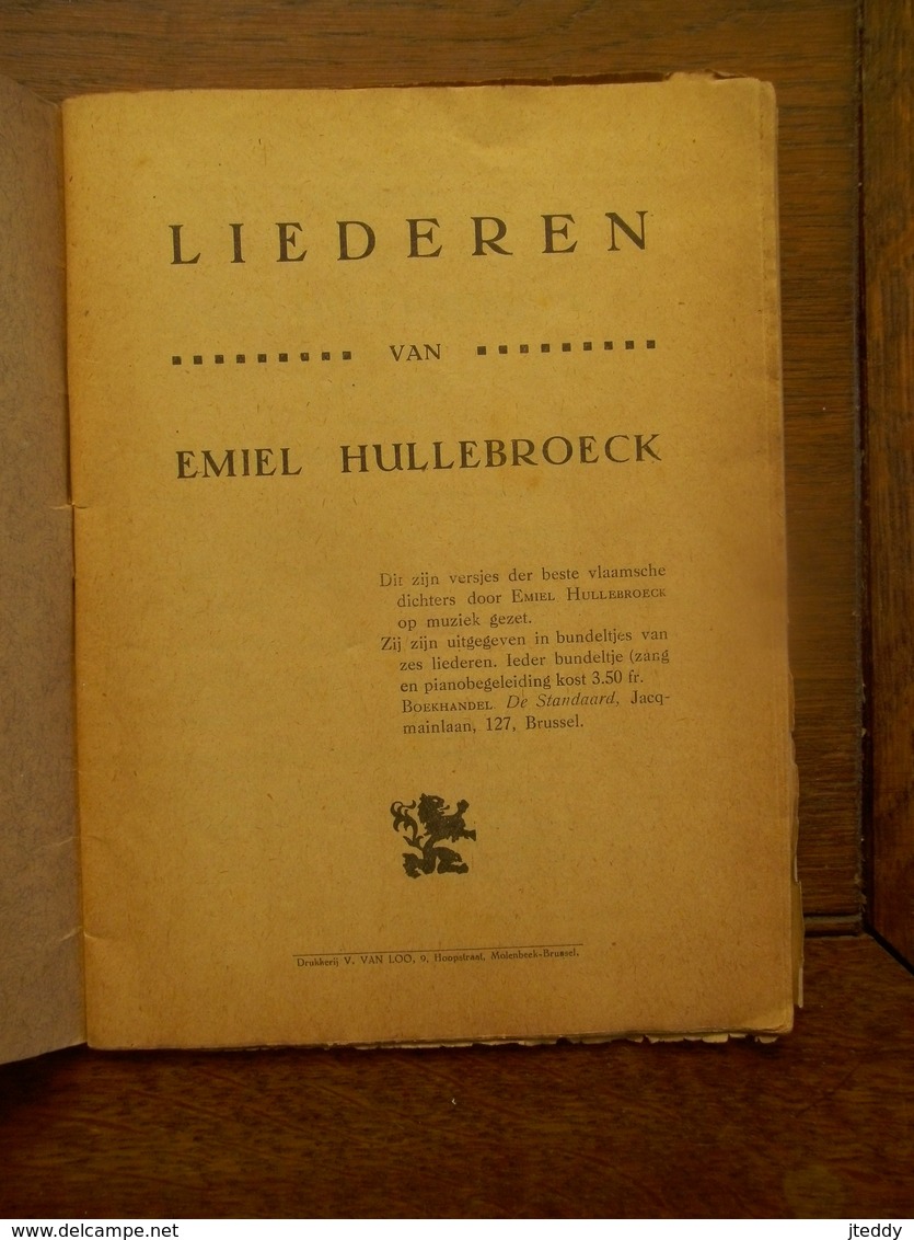 OUD           Boek Met Versjes Der Beste Vlaamsche Dichters Door EMIEL HULLEBROECK Op Muziek Gezet - Poëzie