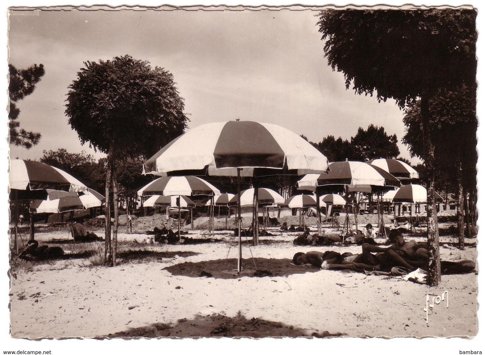 SAINT-HILAIRE De RIEZ - Colonie De Vacances De La Ville D'ARGENTEUIL - La Sieste Sous Les Parasols - Saint Hilaire De Riez