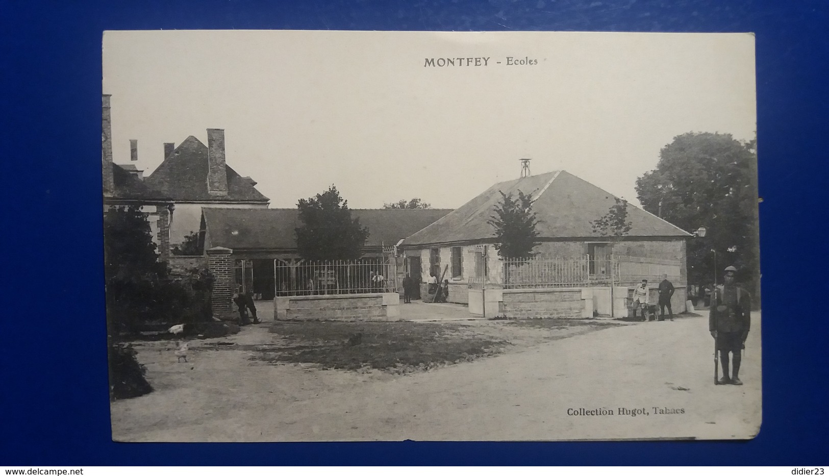 MONTFEY ECOLES MILITAIRE AVEC CHIEN POULES - Conques Sur Orbiel