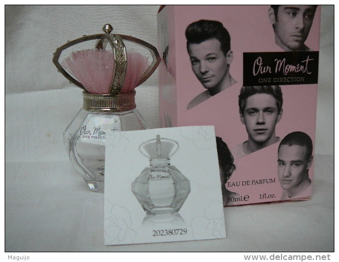 ONE DIRECTION :" OUR MOMENT" VAPO VIDE + BOITE  LIRE ET VOIR ! - Miniatures Femmes (avec Boite)