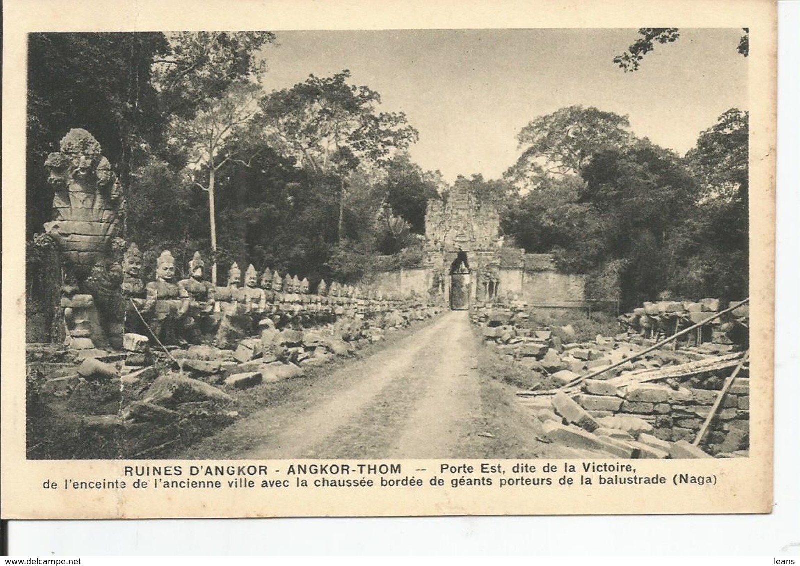 TEMPLE D ANGKOR VAT       Porte Est Dite De La Victoire - Cambodge