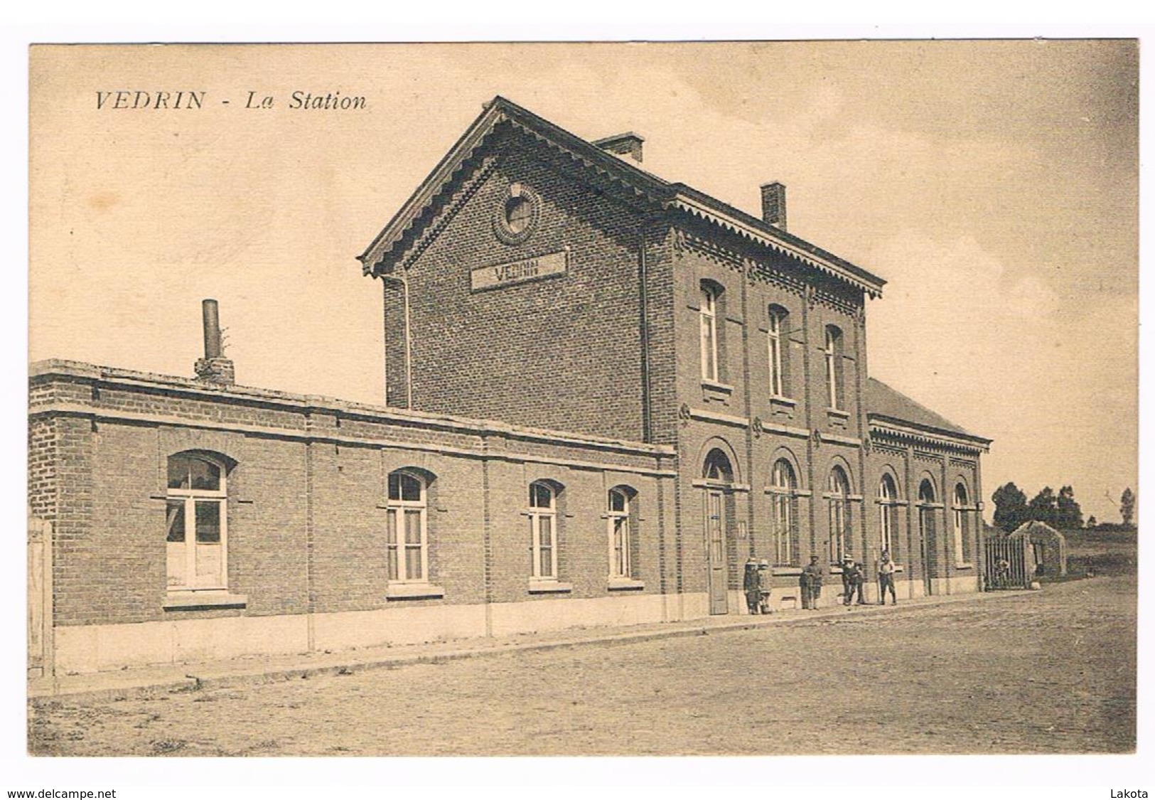 CPA NAMUR VEDRIN - La Station - Gare Chemin De Fer - Façade Et Quelques Personnes - Namur