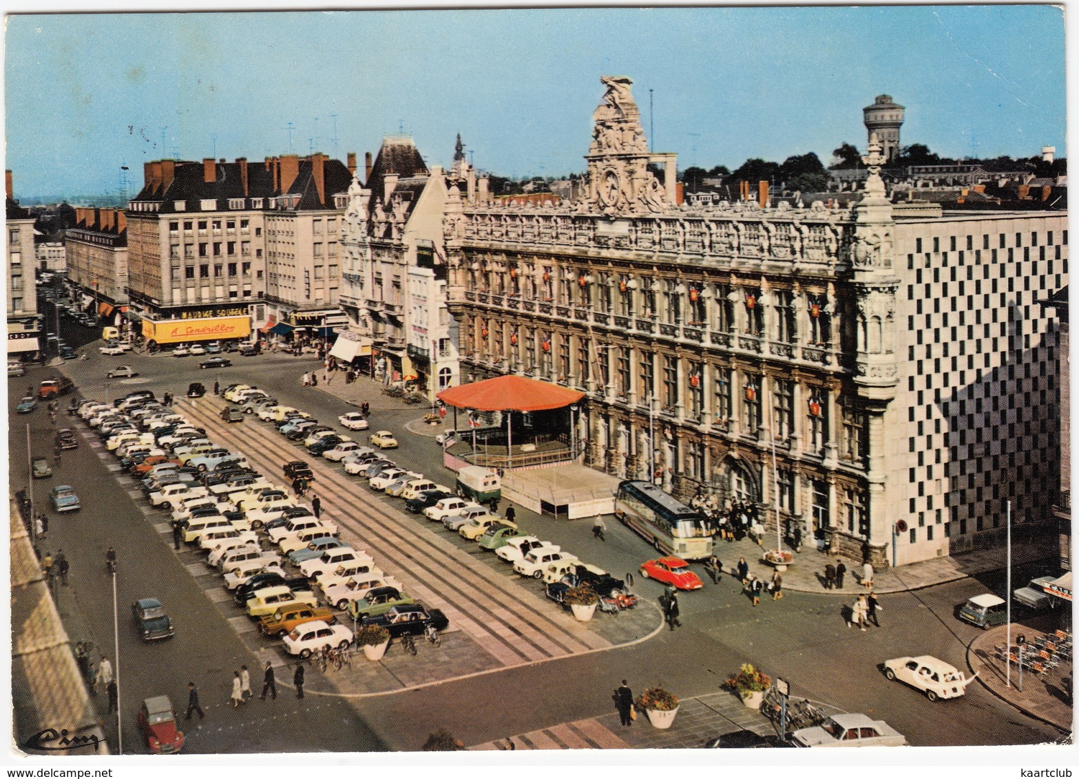 Valenciennes: DAF DAFFODIL, SIMCA 1000, CITROËN AMI 6, 2CV, DKW 3=6, FIAT 850, RENAULT 4, PEUGEOT 404 - L'Hotel De Ville - Toerisme