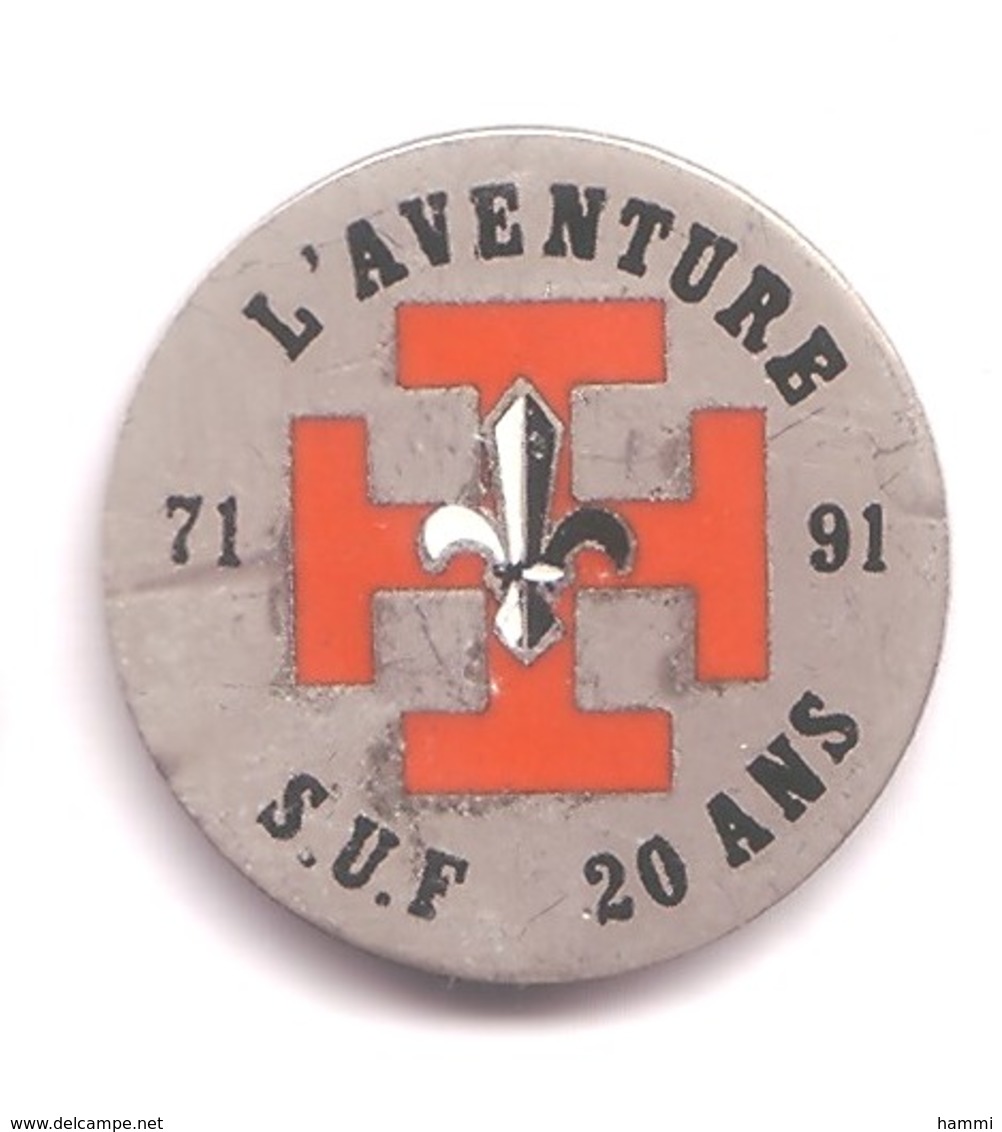 AB294 Pin's Scoutisme Scout De France Lys  L'aventure  S U F 71 / 91 20 Ans Achat Immediat - Administrations