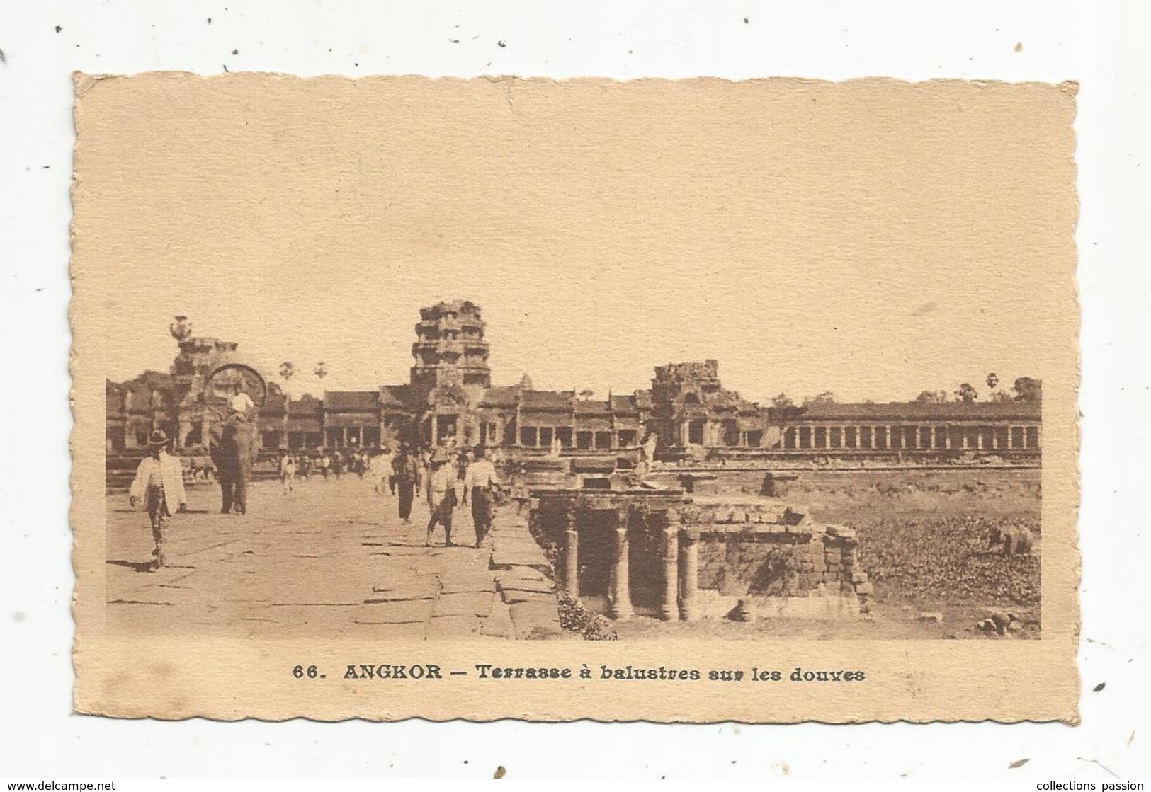 Cp , Cambodge , ANGKOR ,terrasse à Balustres Sur Les Douves , Vierge , Ed. Ancien Ets Gillot - Cambodge