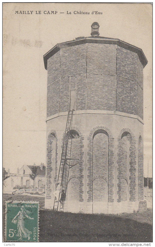 Bâtiments Et Architecture - Château D'eau - Camp Militaire De Mailly - Water Towers & Wind Turbines