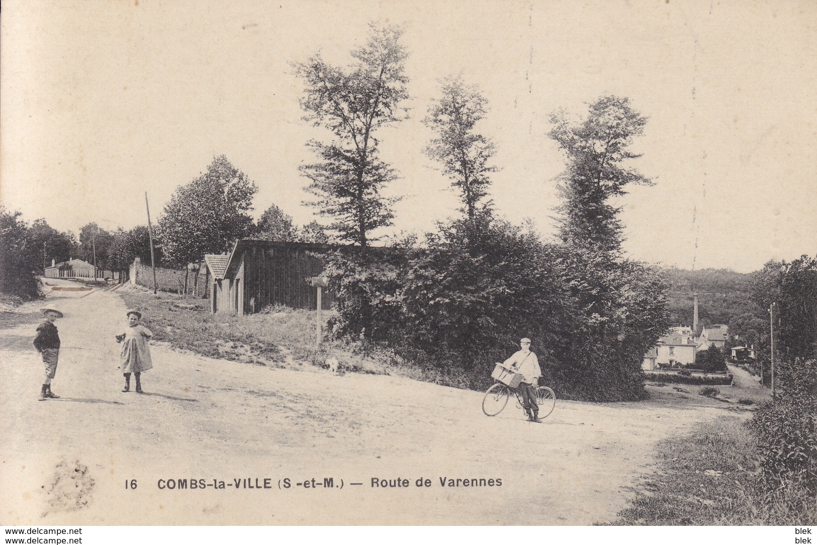 77 . Seine Et Marne .  Combs La Ville . Route De Varennes . - Combs La Ville