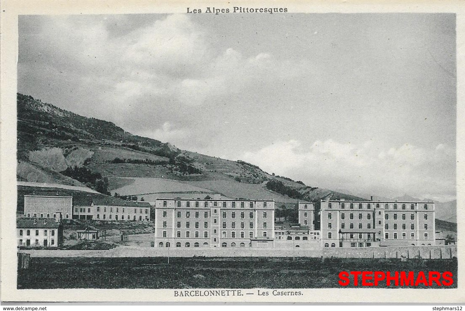 CPA 04 : N°10 - BARCELONNETTE - CARTE NEUVE - LES CASERNES - Alpes Pittoresques - édition Louis Bonnet - Barcelonnette