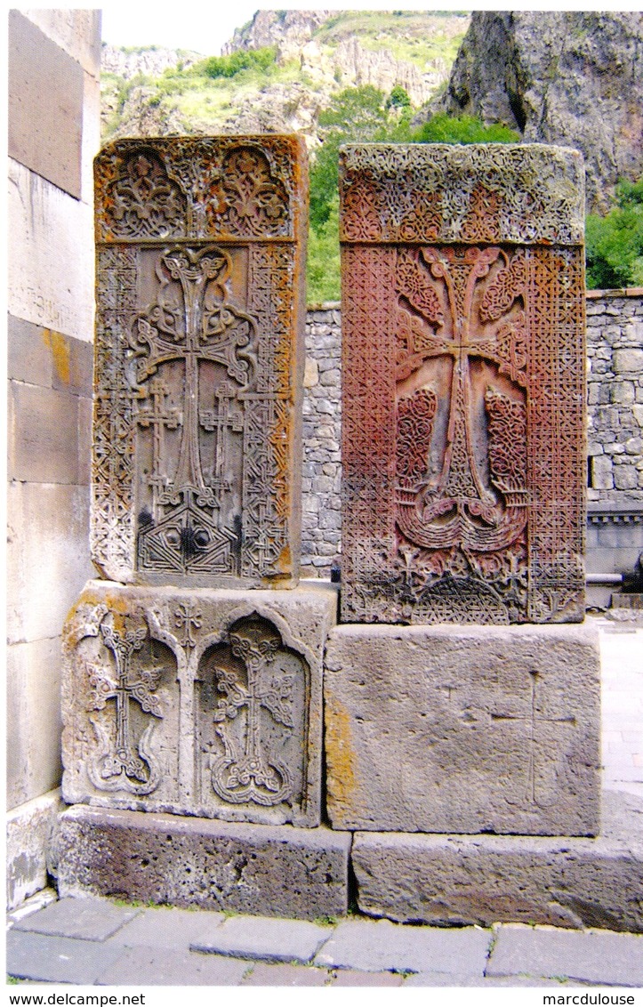 Arménie. Armenia. Geghard Monastery - Monastère. 2 Cross Stones. 2 Pierres-croix. 2 Khachkar. - Arménie
