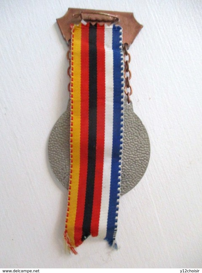 MEDAILLE 3 EME REGIMENT DE HUSSARDS COMTE ESTERHAZY PFORZHEIM 14E INT VOLKSMARSCH 1985 BLEU BLANC ROUGE NOIR ROUGE JAUNE - Germany