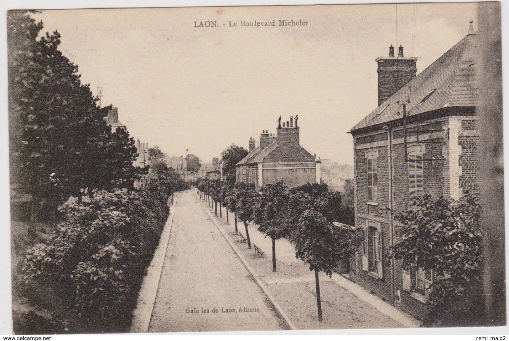 CARTE POSTALE   LAON 02   Le Boulevard Michelet - Laon