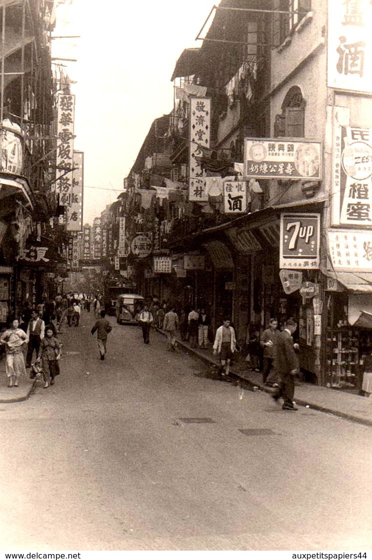 Lot de 13 Photos sur L'Asie vers 1950/60 - Vietnam ? Indochine, Thaïlande, Rues Animées, Pin-Up & Azeez Ahmed, Jonques,