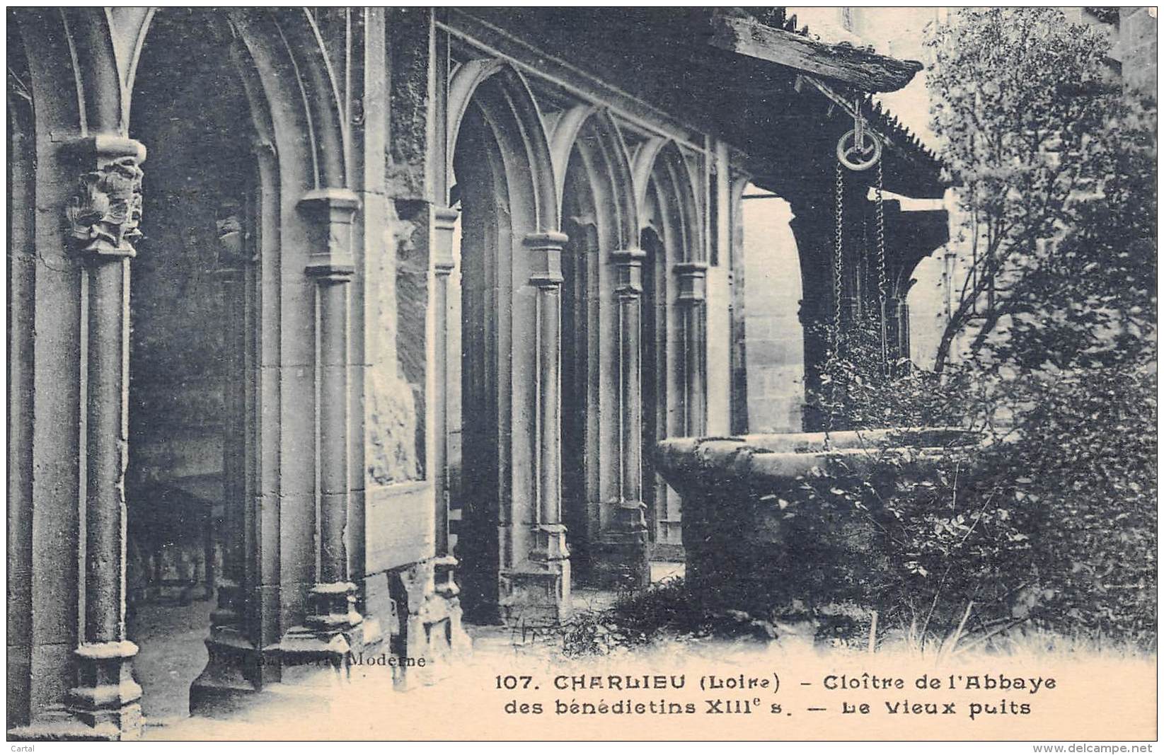 42 - CHARLIEU - Cloître De L'Abbaye Des Bénédictins XIIIe S. - Le Vieux Puits - Charlieu