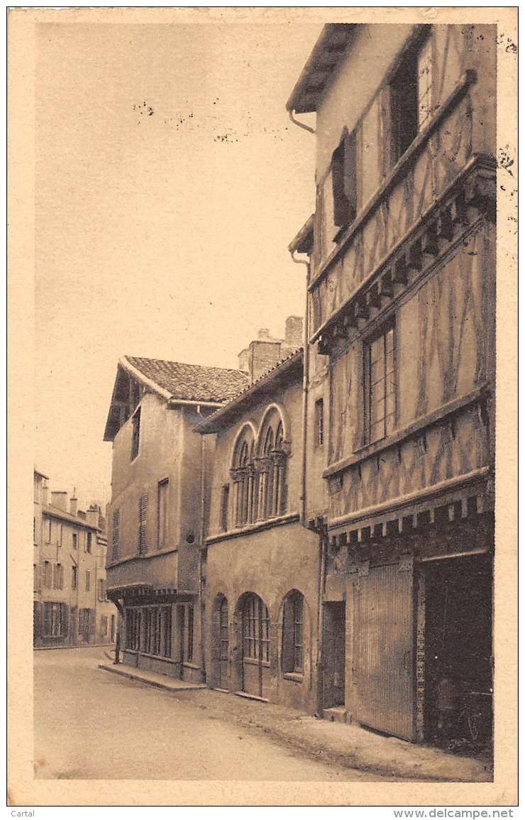 42 - CHARLIEU - Vieilles Maisons, Rue Chevroterie (XIIIe Siècle) - Charlieu