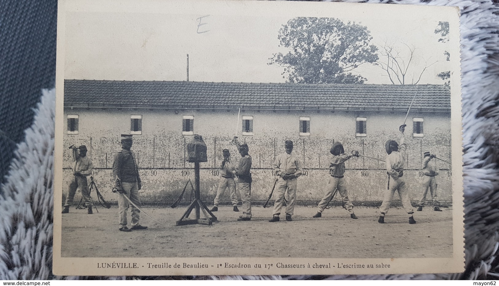 LUNEVILLE * MEURTHE ET MOSELLE - CPA RARE - TREUIL DE BEAULIEU 1°ESCADRON DU 17°CHASSEURS À CHEVAL - L ESCRIME AU SABRE - Luneville