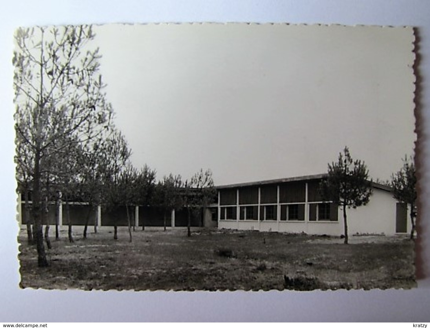 FRANCE - GIRONDE - MONTALIVET-LES-BAINS - Colonie De Vacances - Salles à Manger Et Préau - 1952 - Autres & Non Classés