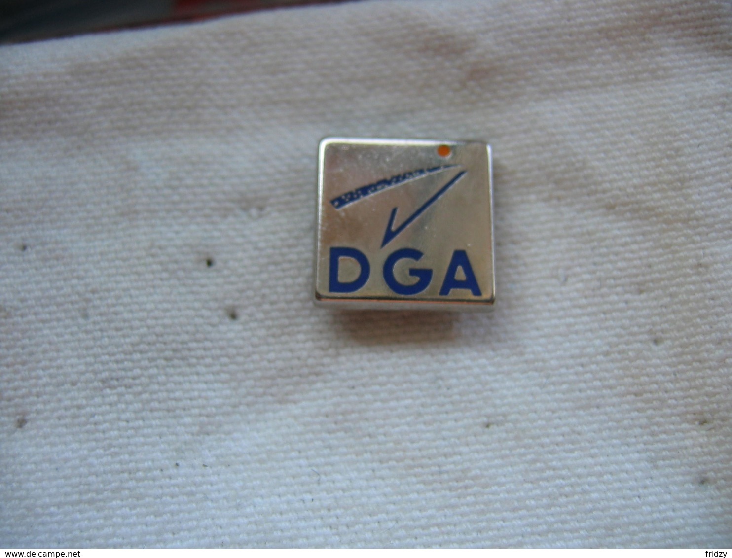 Pin's Embleme DGA (Direction Générale De L'Armement) - Militaria