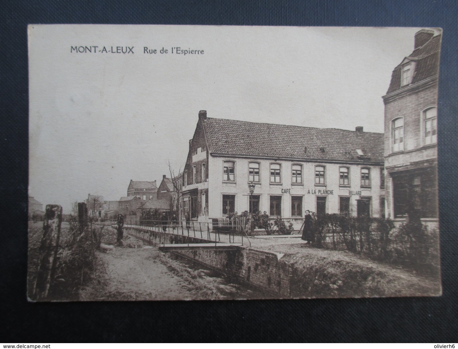 CP BELGIQUE (M1899) MONT-A-LEUX (2 Scans) Rue De L'Espierre Café à La Planche Billard - Mouscron - Möskrön