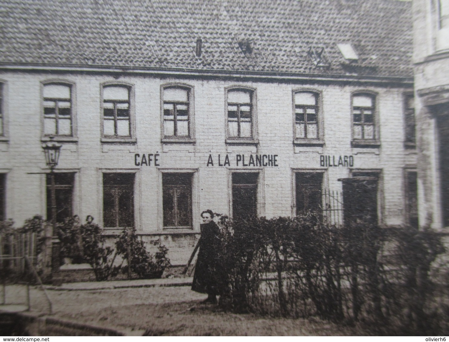 CP BELGIQUE (M1899) MONT-A-LEUX (2 Scans) Rue De L'Espierre Café à La Planche Billard - Mouscron - Möskrön