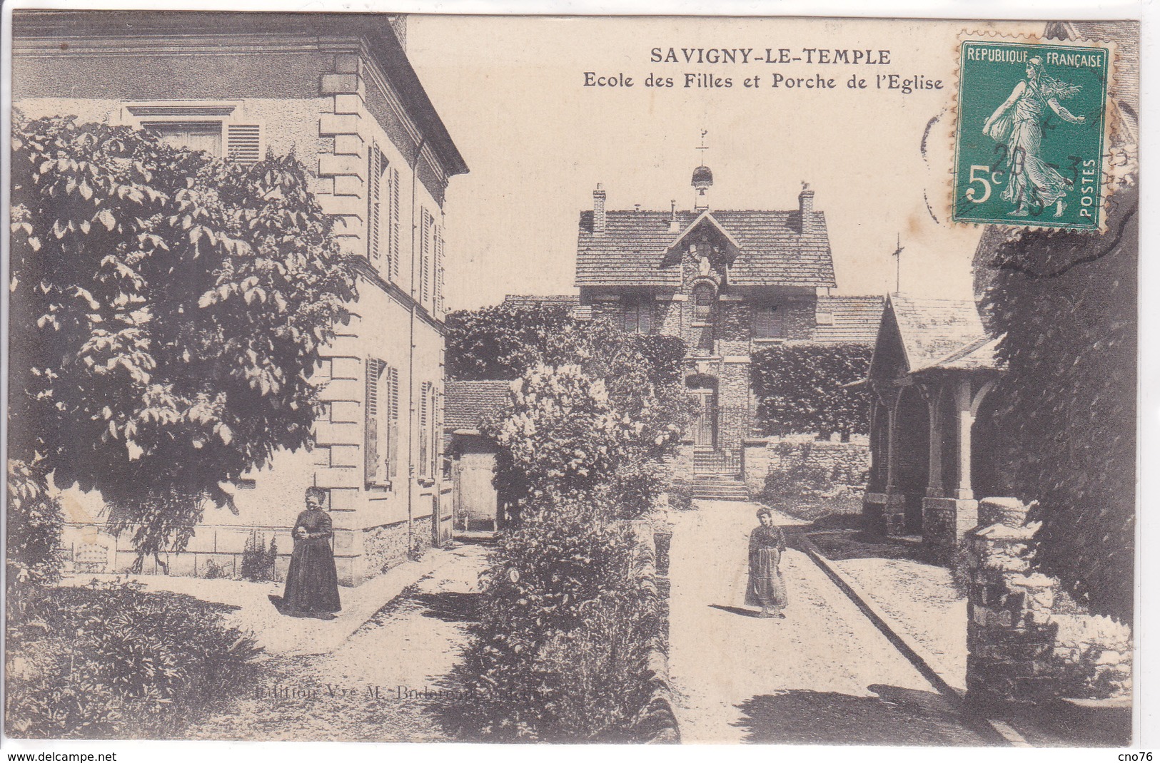 Savigny Le Temple Ecole Des Filles Et Porche De L'Eglise - Savigny Le Temple