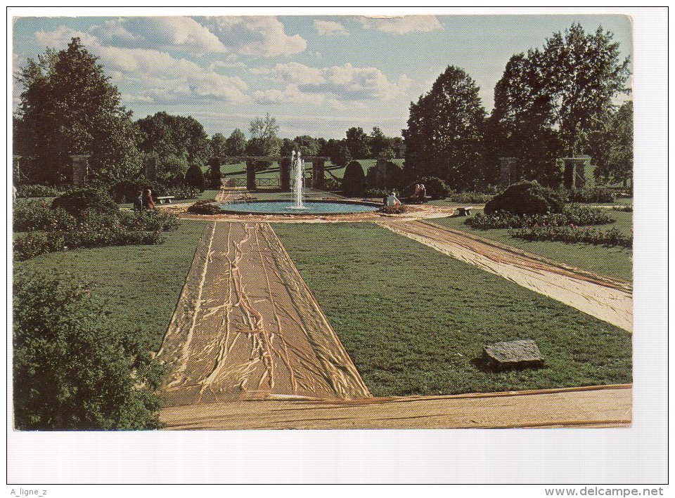 REF 331 :  CPSM Christo Artiste Wrapped Walk Ways 1977 Kansas City Loose Park Missouri - Objets D'art