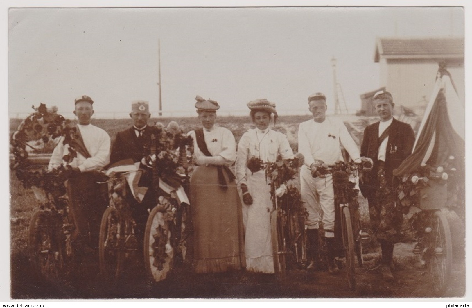 Hoorn - Fotokaart Volk Met Versierde Fietsen - Hoorn